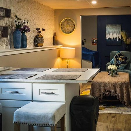 Cheerful Home Close To Downtown Kelowna Exteriör bild
