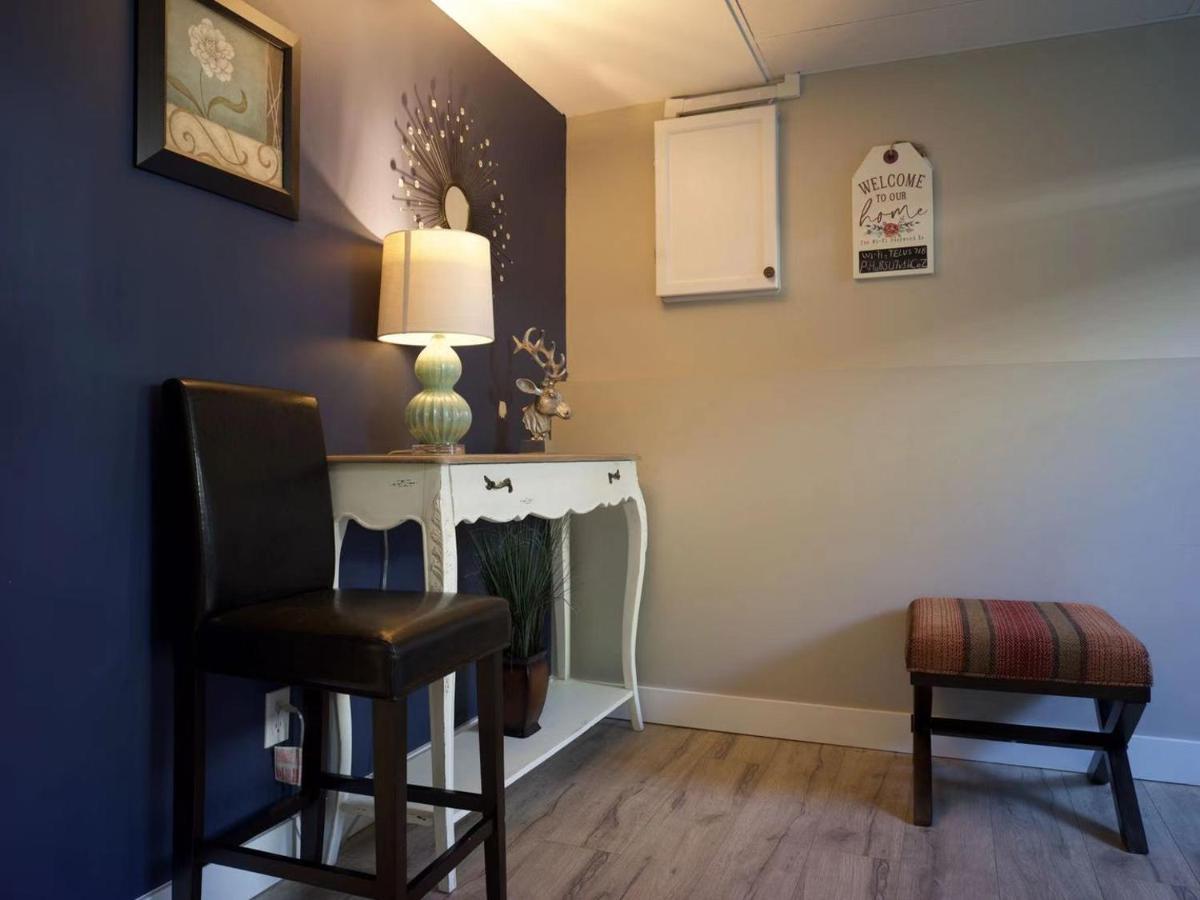 Cheerful Home Close To Downtown Kelowna Exteriör bild